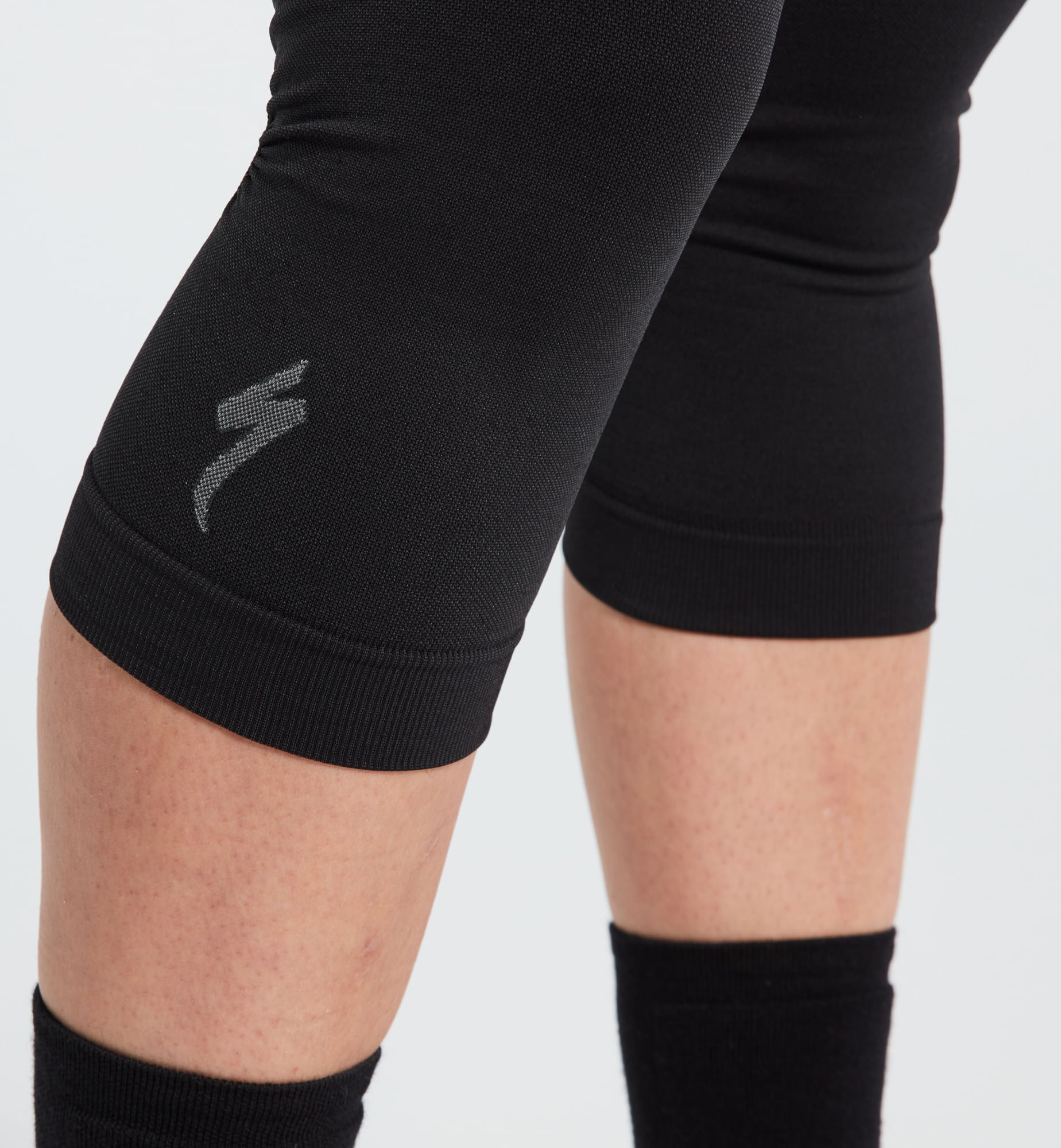 Specialized-Seamless-Knee-Warmer_No_Color-Black-Size-M/L